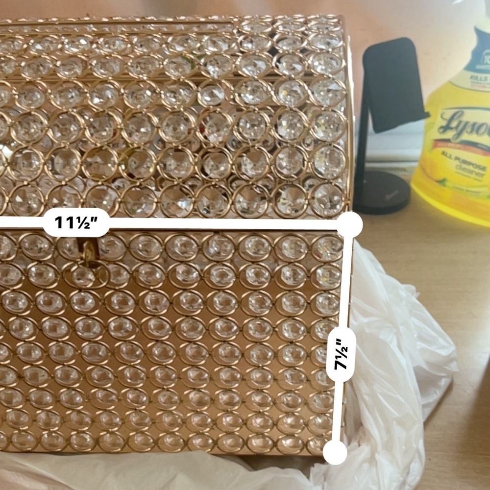 Gold and White Party Decoration Box with Elegant Design - Picture 3 of 4